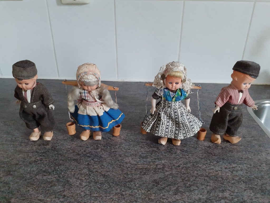 Antieke poppetjes in Nederlandse klederdracht, Ophalen of Verzenden, Gebruikt