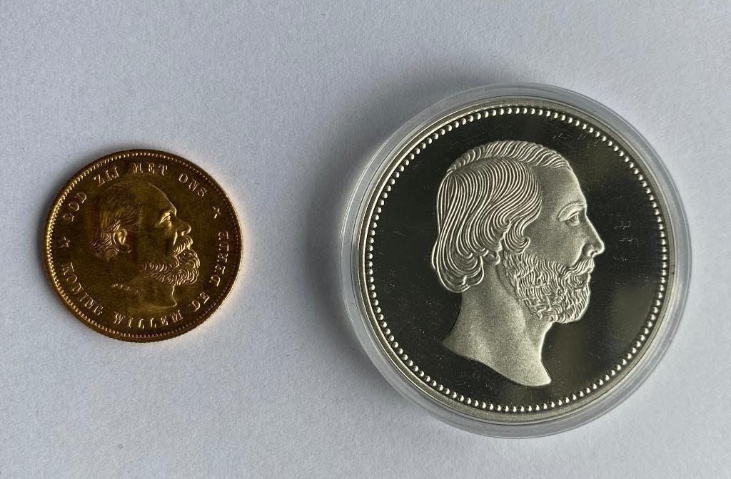Gouden Tientje met zilveren Penning Willem III 1875, Postzegels en Munten, Munten | Nederland, Koning Willem III, Setje, Ophalen of Verzenden