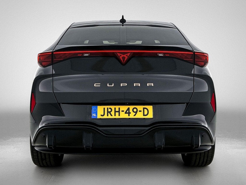 CUPRA Tavascan Business 82 kWh STOELVERWARMING | ACHTERUITRI, Auto's, Cupra, Automaat, 12 maanden, Gebruikt, Zwart