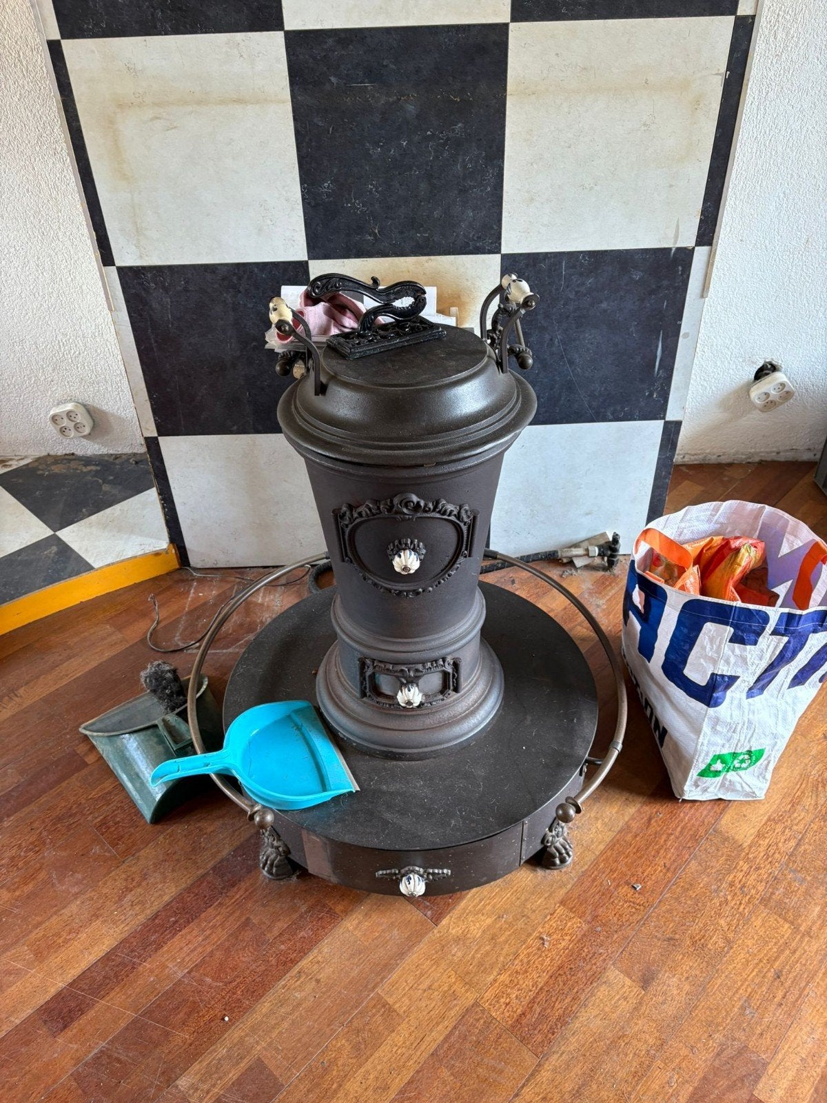 Oude Gietijzeren Potkachel, Huis en Inrichting, Kachels, Ophalen of Verzenden, Gebruikt, Hout, Vrijstaand