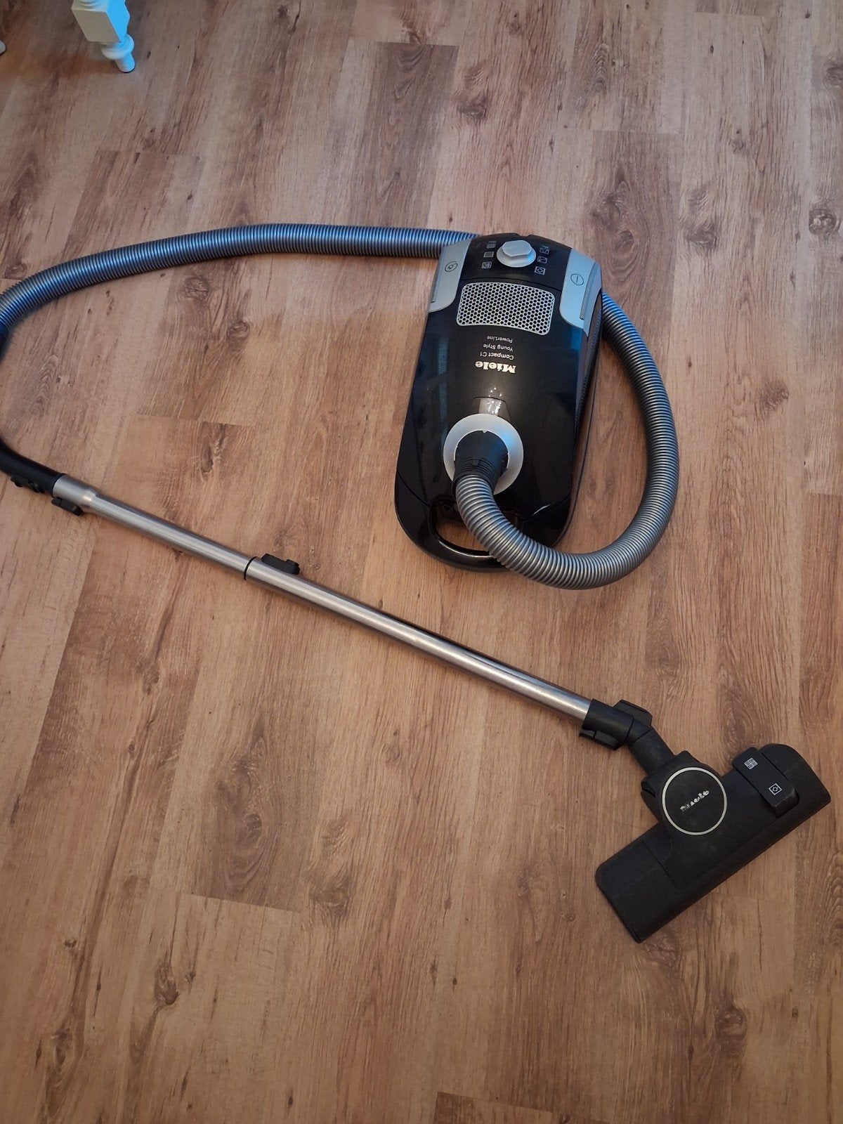Miele stofzuiger, Witgoed en Apparatuur, Gebruikt, Miele, Sledestofzuiger, 1200 tot 1600 watt