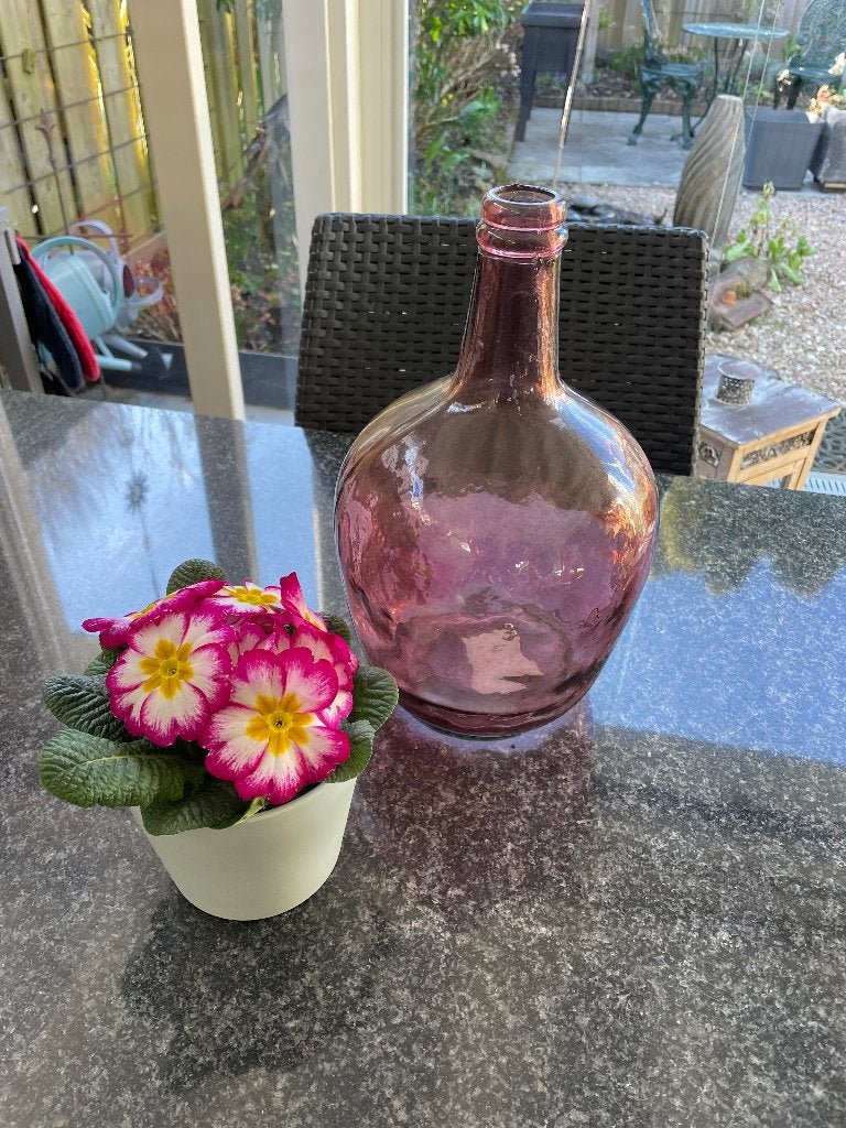 Vaas kruik van roze glas buikfles wijnfles, 30 cm, Ophalen of Verzenden, Roze, Glas