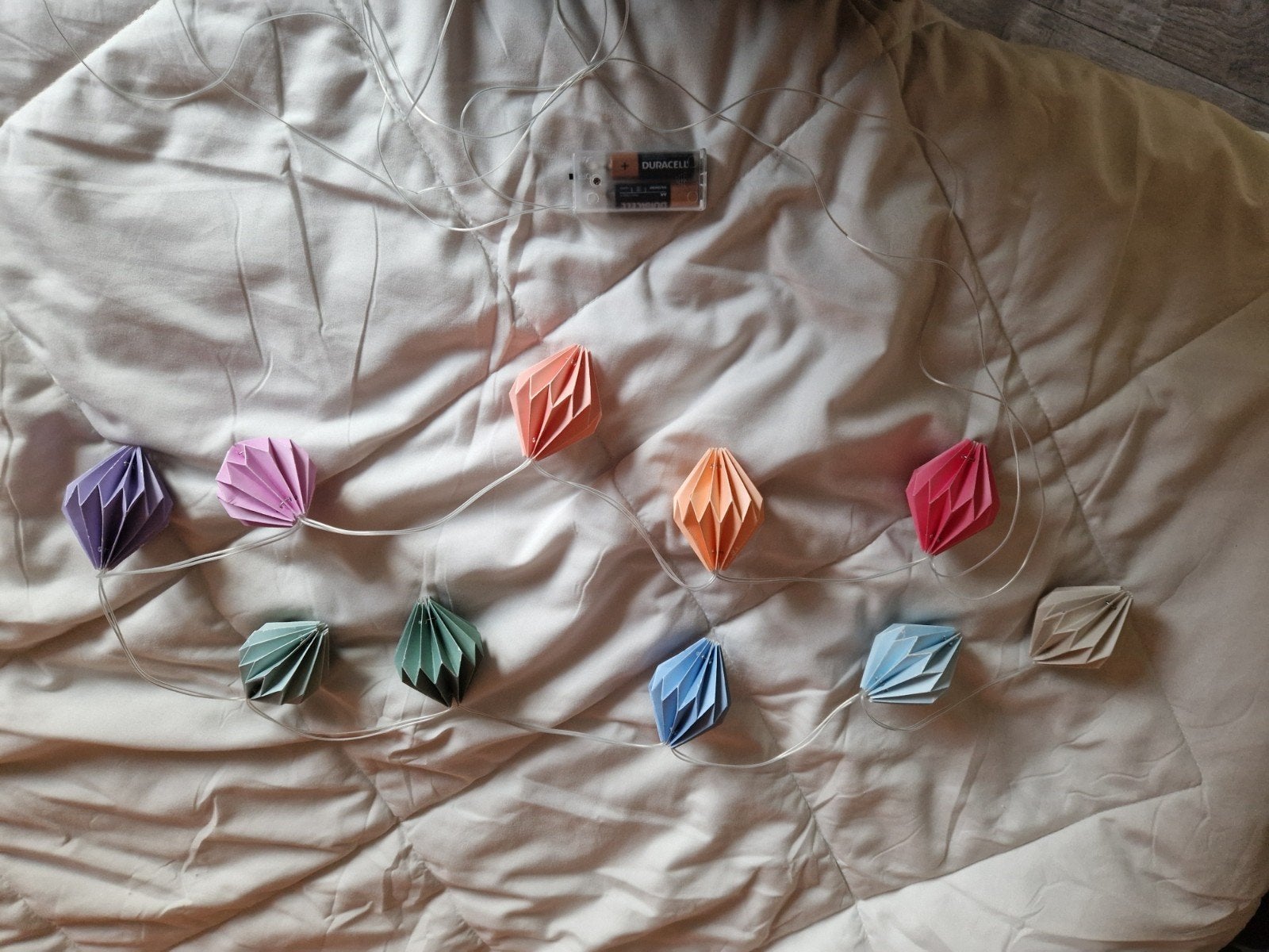 Sfeervolle LED Lichtslinger met Papieren Lampionnetjes, Ophalen