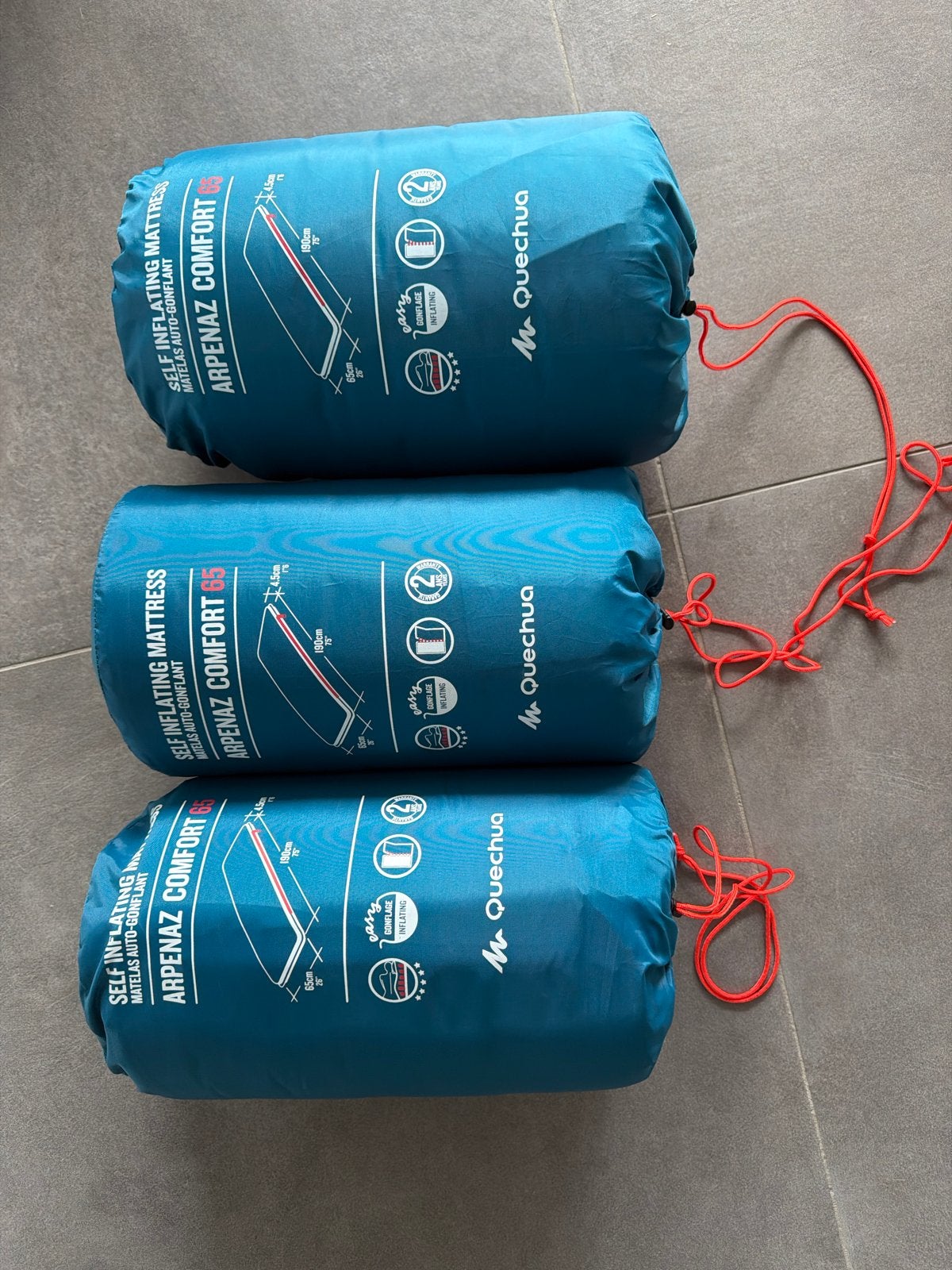3x Quechua Arpenaz Comfort 65 zelfopblaasbare slaapmat, Ophalen, Zo goed als nieuw, 1-persoons