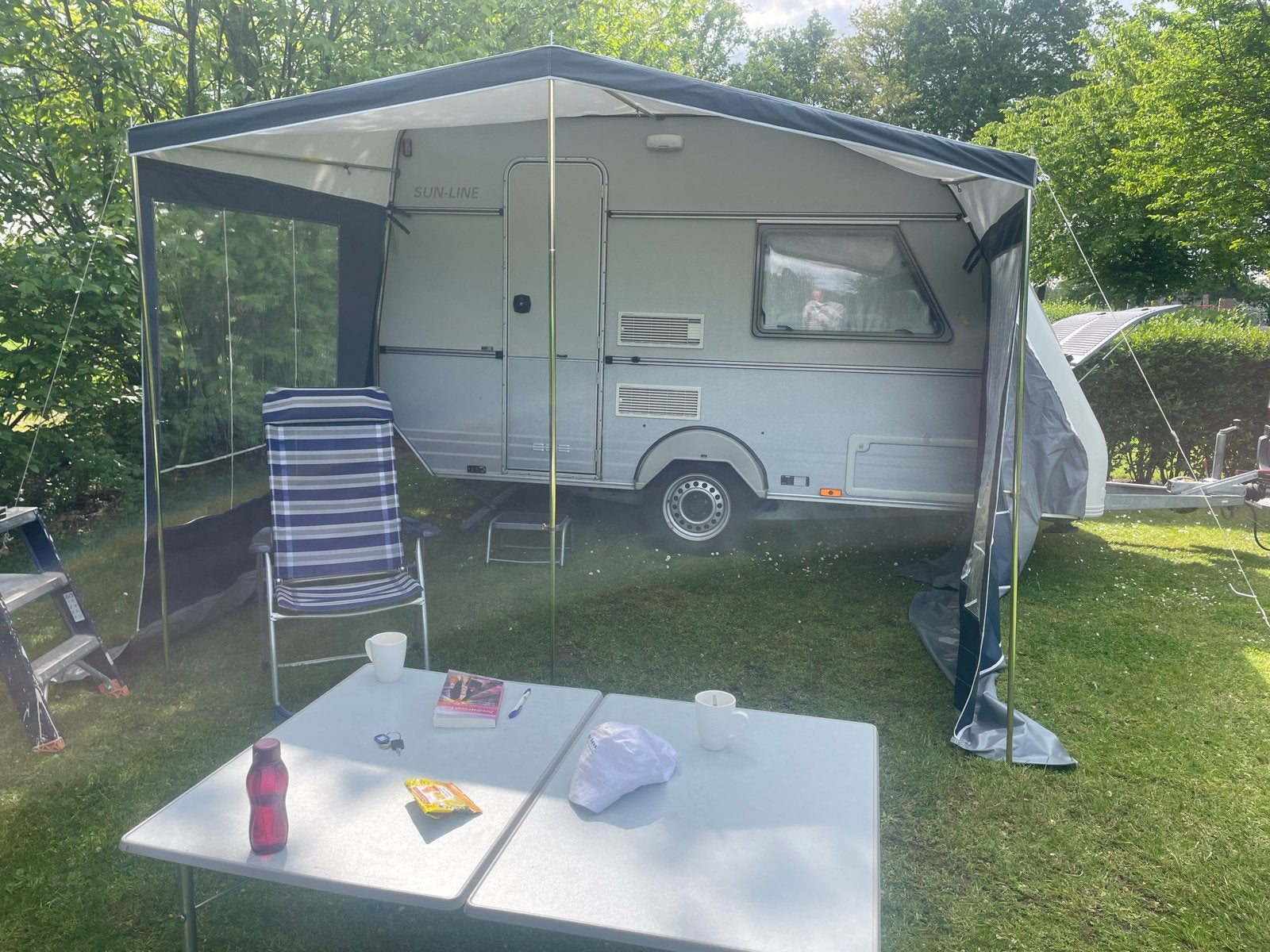 Compacte en complete caravan met voortent 1998., Overige merken, Treinzit, 750 - 1000 kg, Particulier