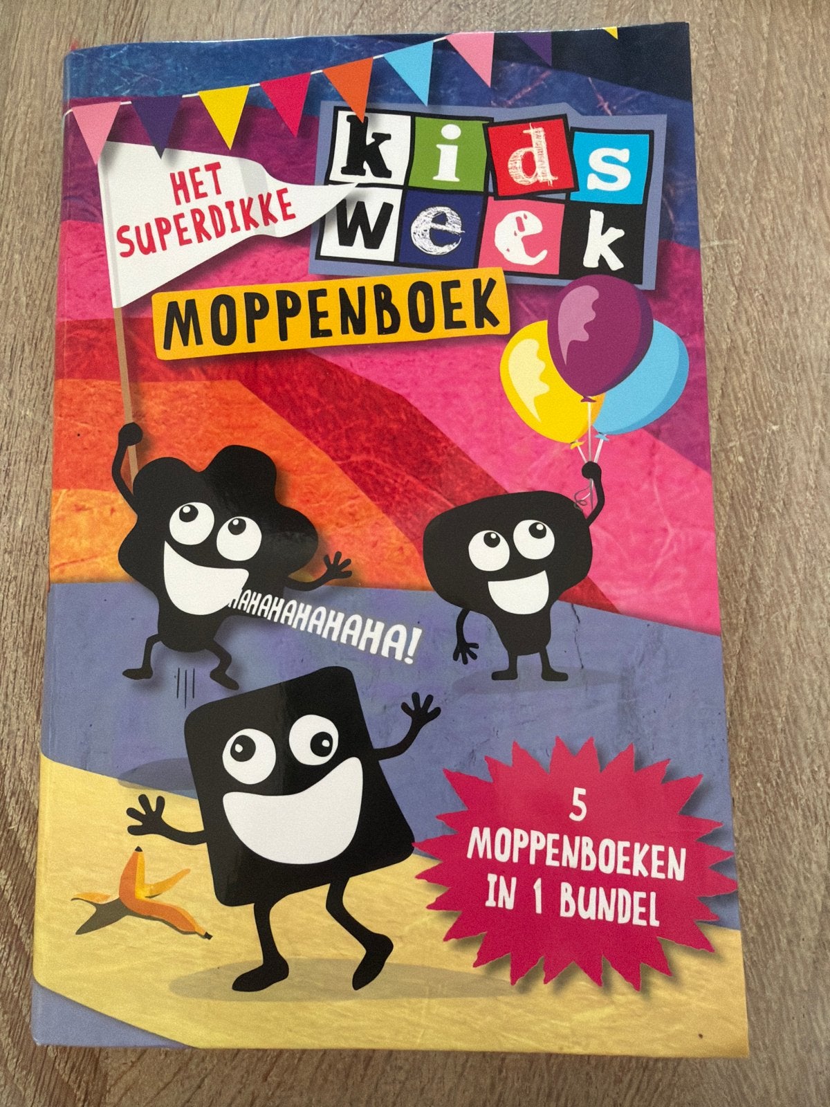Het Superdikke Moppenboek Kidsweek - 5 Moppenboeken in 1, Ophalen of Verzenden, Zo goed als nieuw, Fictie algemeen