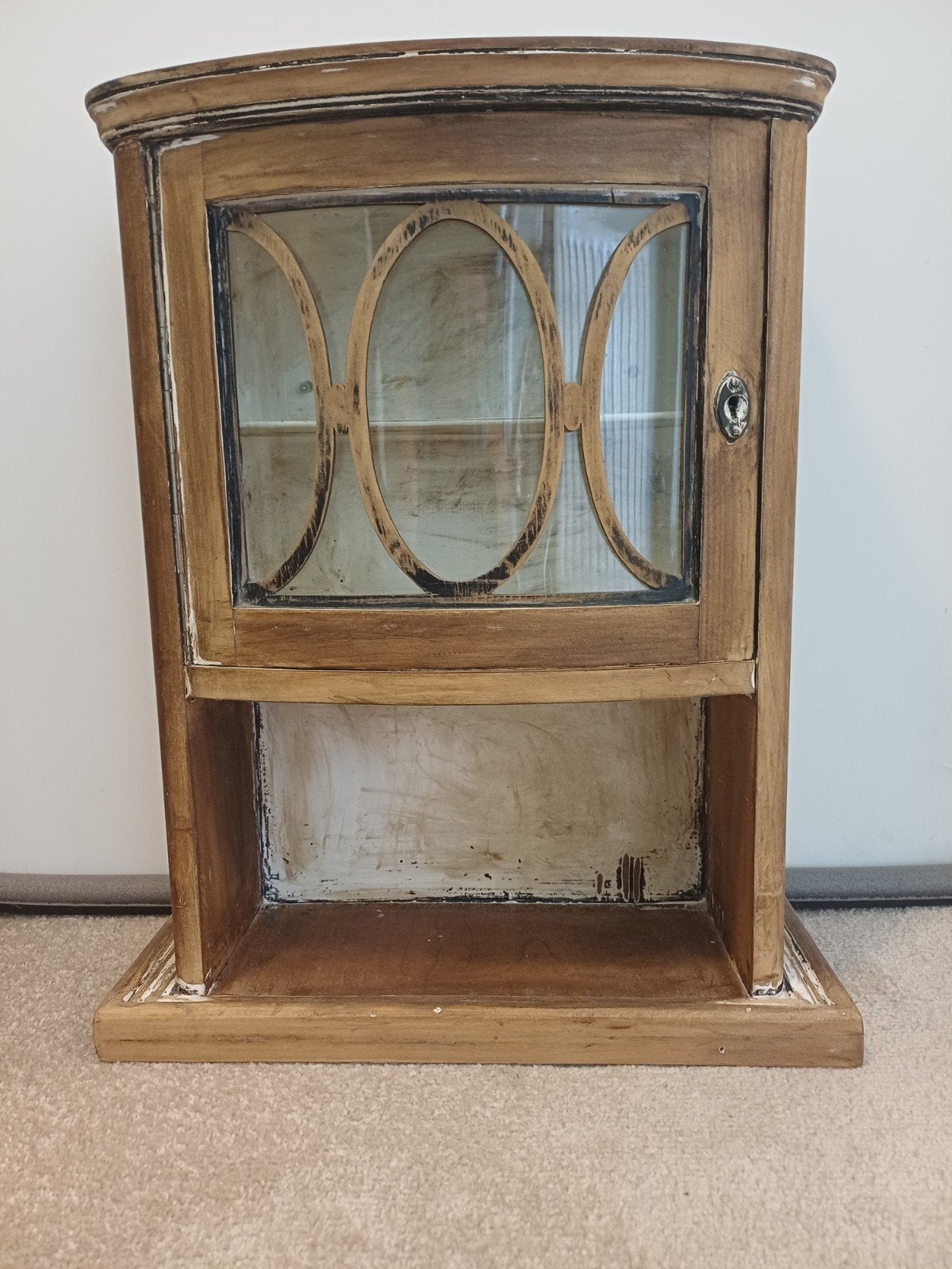 Vintage Houten Wandvitrinekastje met Gebogen Glas, Ophalen