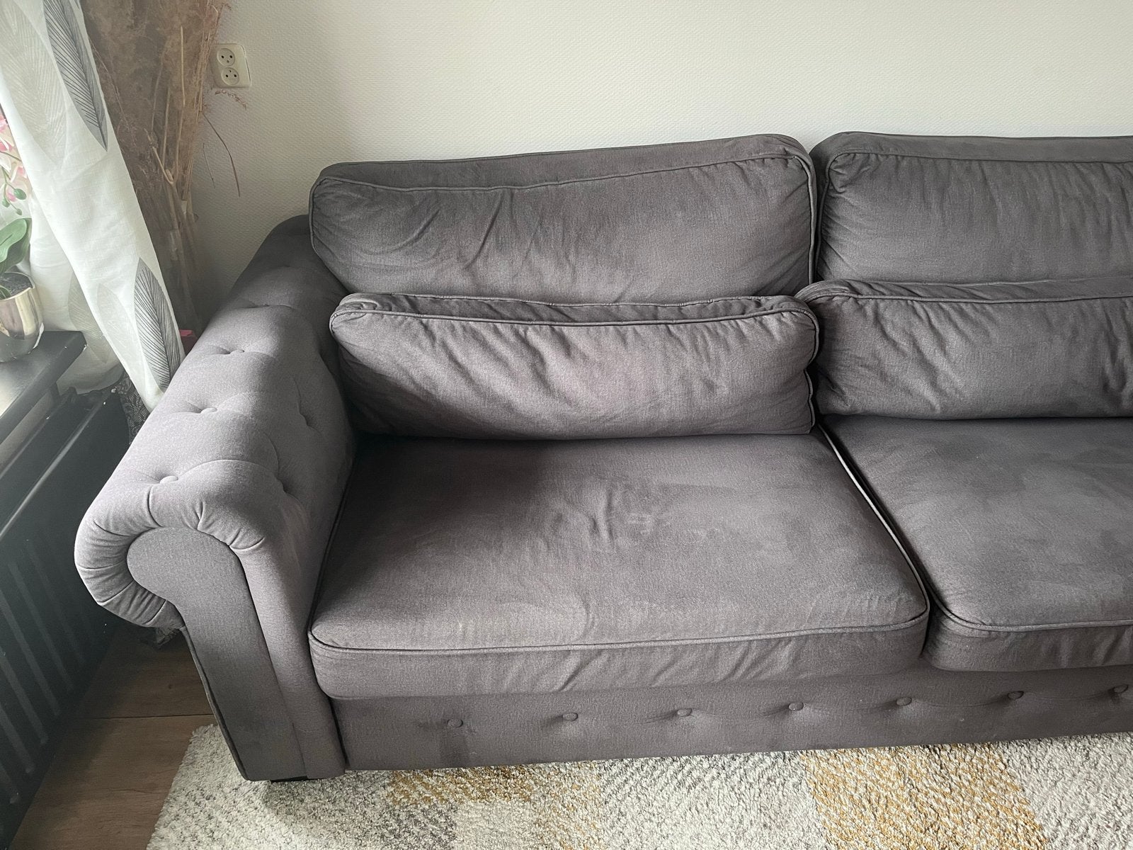 Grote grijze hoekbank met chesterfield armleuning, Ophalen, Gebruikt, Hoekbank, 300 cm of meer