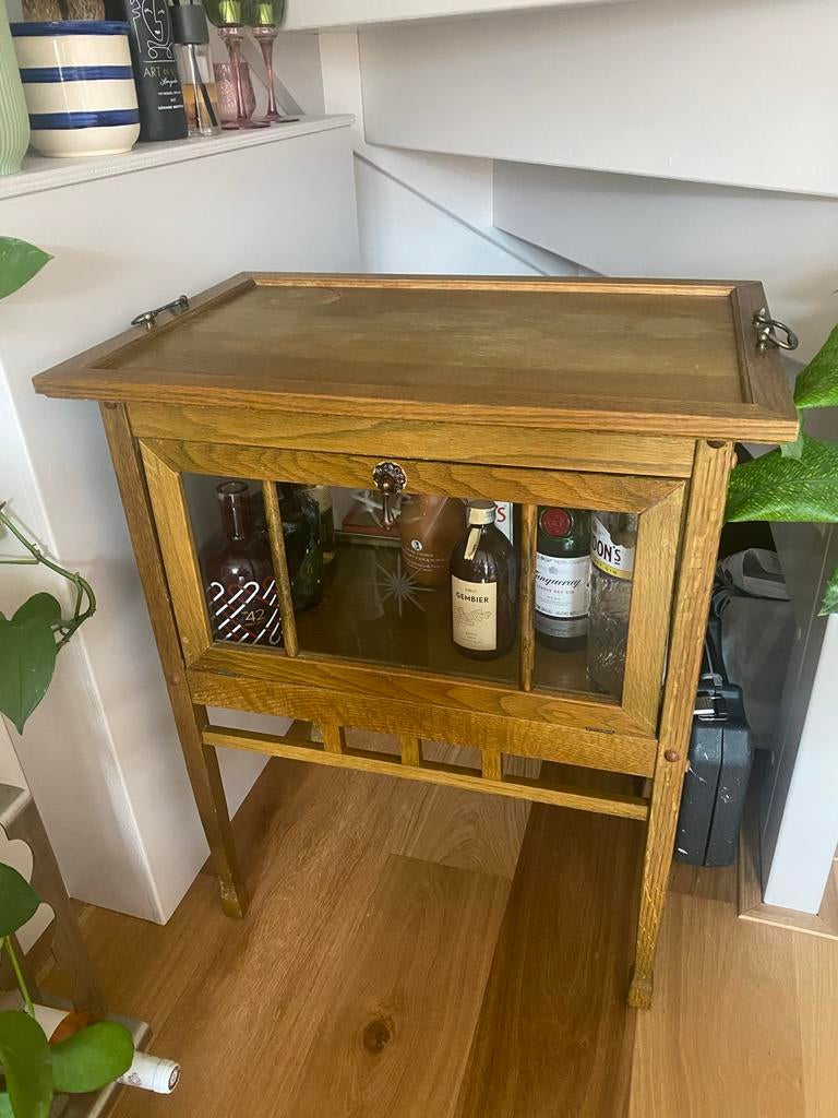 Vintage theekastje met los dienblad en geslepen glas, Antiek en Kunst, Antiek | Meubels | Kasten, Ophalen