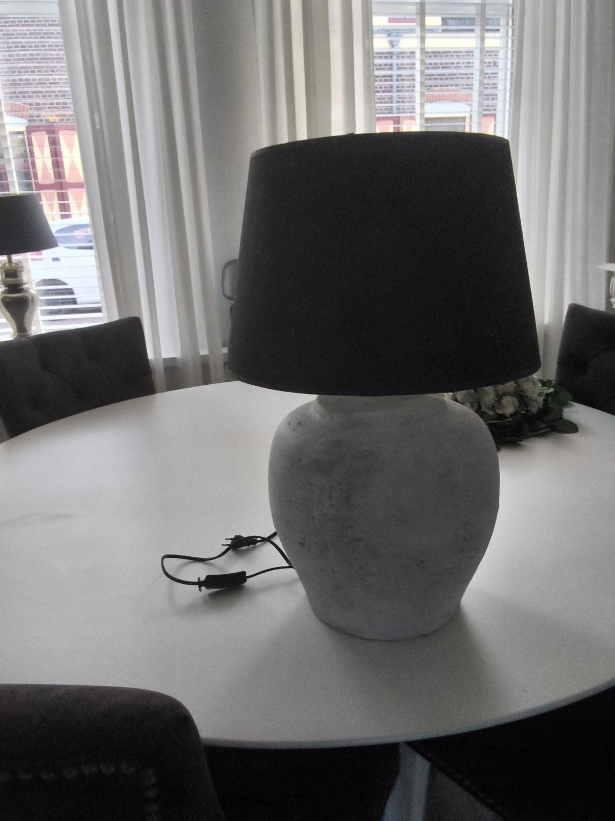 Moderne tafellamp met grijze kap en bolle voet, Ophalen