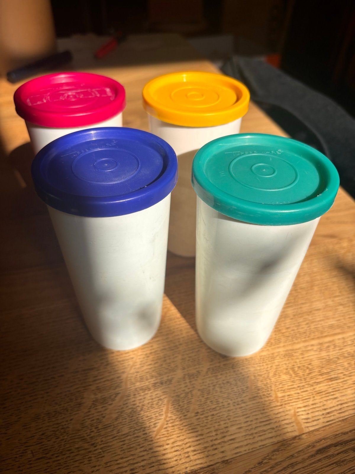 Set van 4 Tupperware bekers met deksels, Gebruikt, Overige kleuren, Beker of Kan, Ophalen of Verzenden