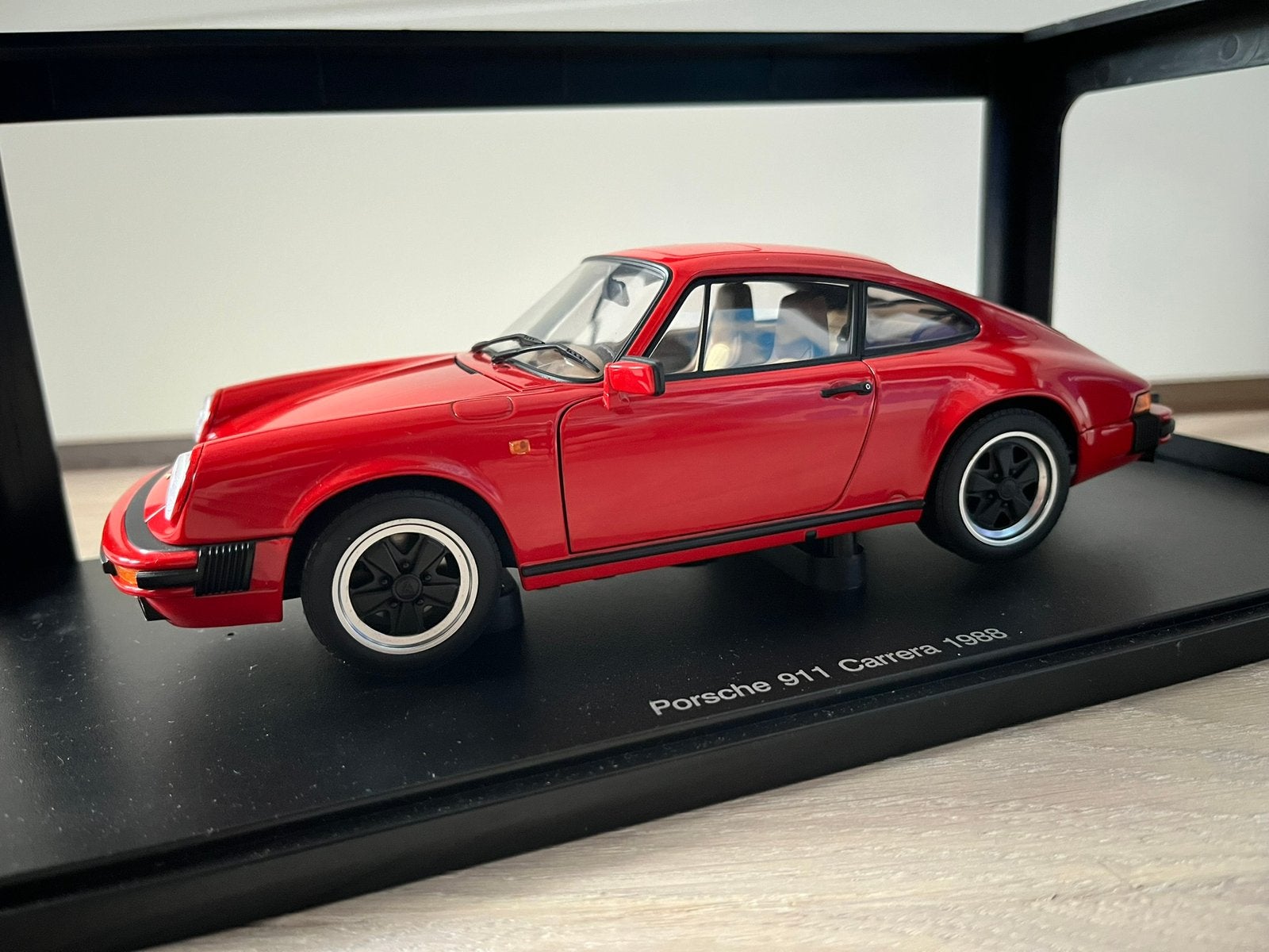 Porsche 911 (930) Carrera 3.2 1988 rood #78013 Autoart 1:18, Ophalen of Verzenden, Zo goed als nieuw, Auto, Autoart