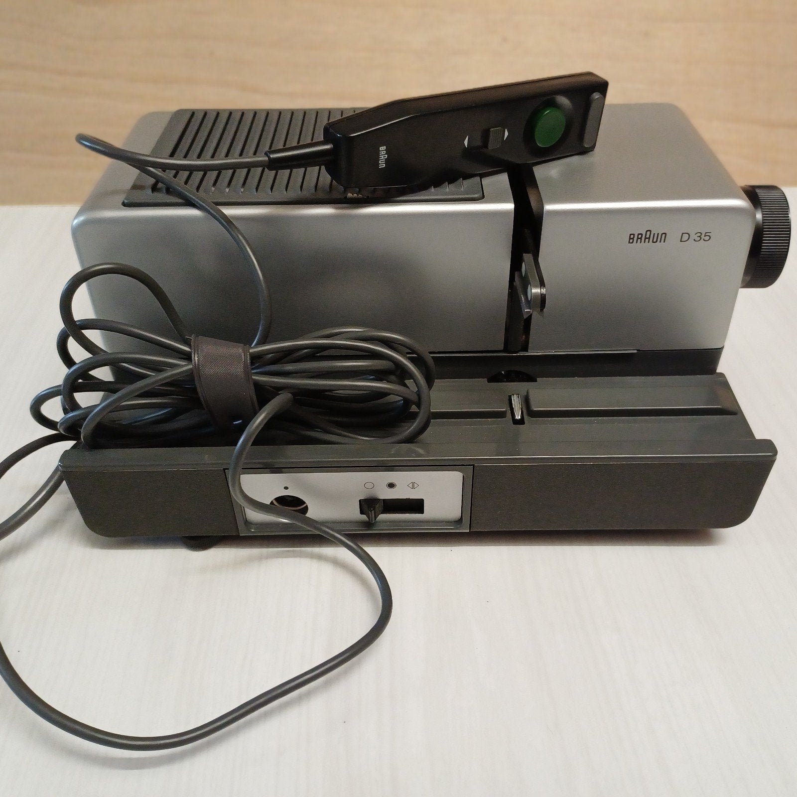 Braun D35 Diaprojector met afstandsbediening, Ophalen of Verzenden, Gebruikt