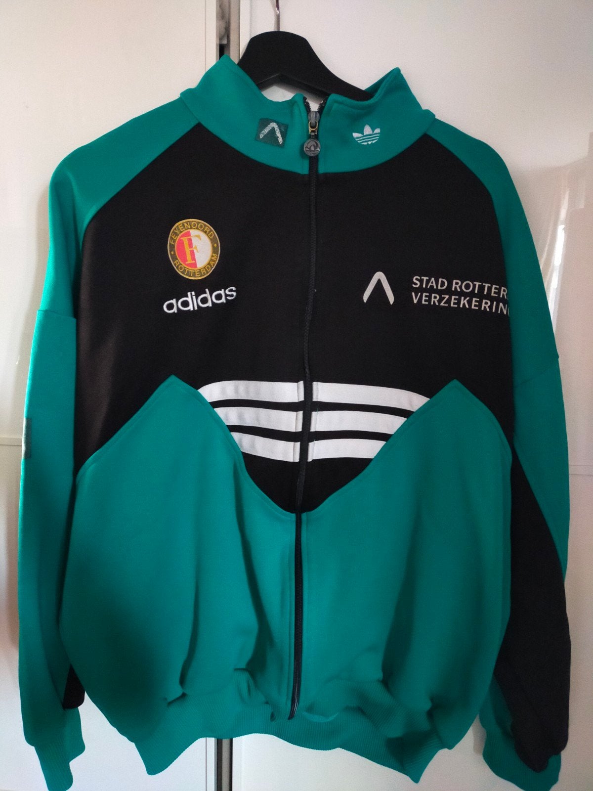 Feyenoord Adidas trainingspak jasje 1992, Kleding | Heren, Sportkleding, Maat 52/54 (L), Ophalen of Verzenden, Zo goed als nieuw