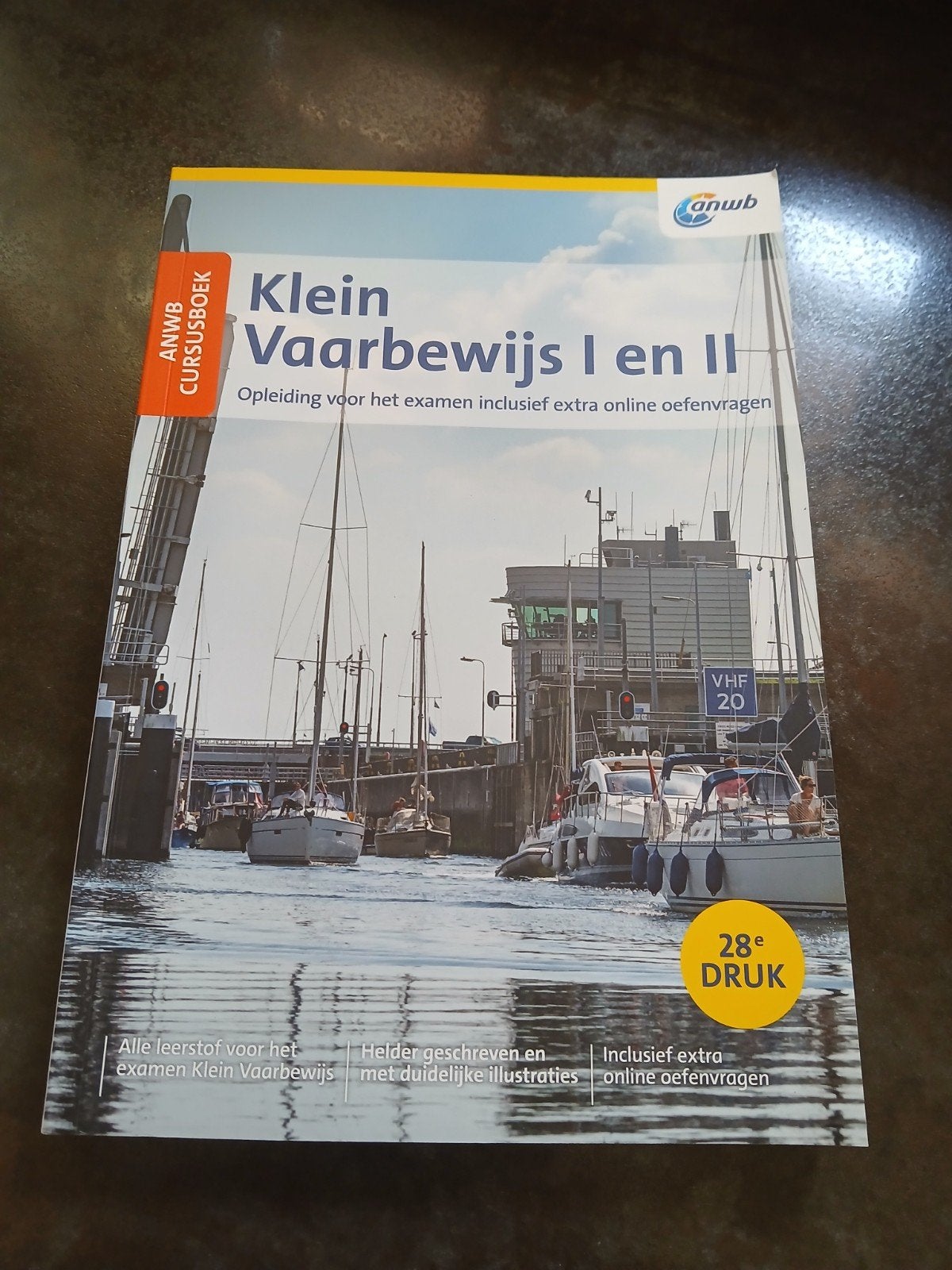 ANWB Cursusboek Klein Vaarbewijs I en II (28e druk), Ophalen of Verzenden, Zo goed als nieuw, Overige niveaus, ANWB