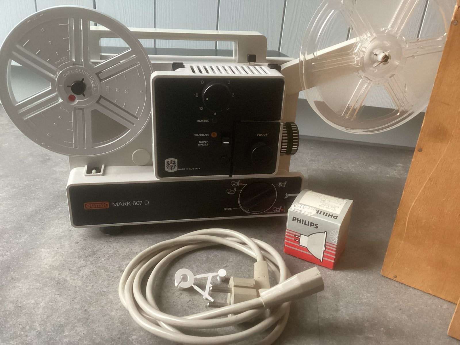 Eumig Mark 607 D Filmprojector met accessoires, Ophalen, Projector