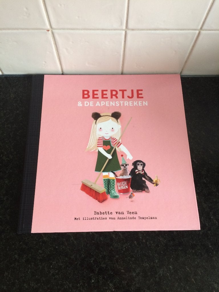 Beertje & de apenstreken - Babette van Veen, Ophalen of Verzenden, Zo goed als nieuw, Babette van Veen, Prentenboek