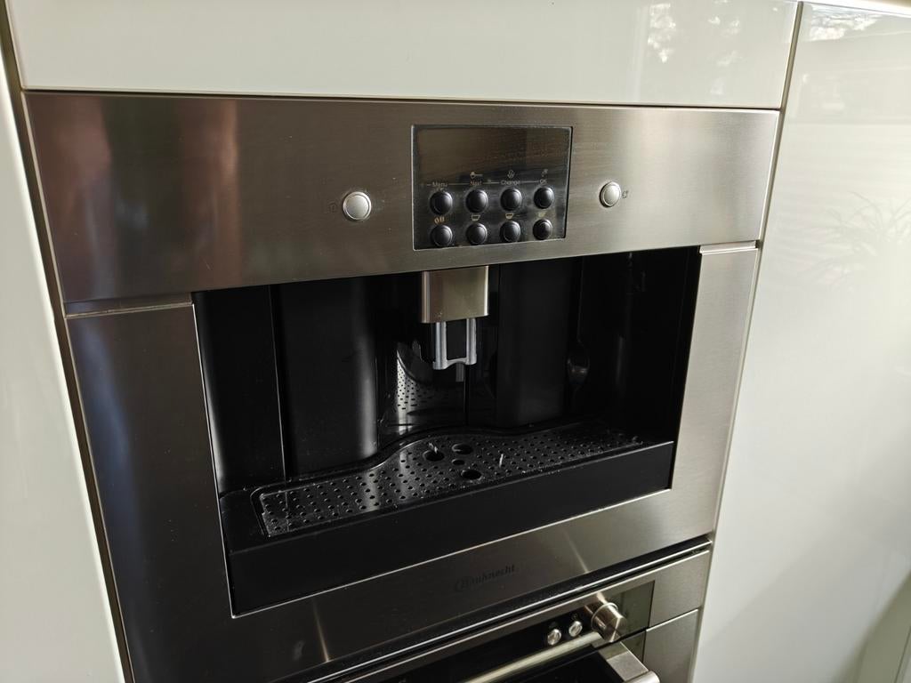 Defect Inbouw Koffiezetapparaat - Bauknecht KM7200IN, Afneembaar waterreservoir, Koffiemachine, Niet werkend, 2 tot 4 kopjes
