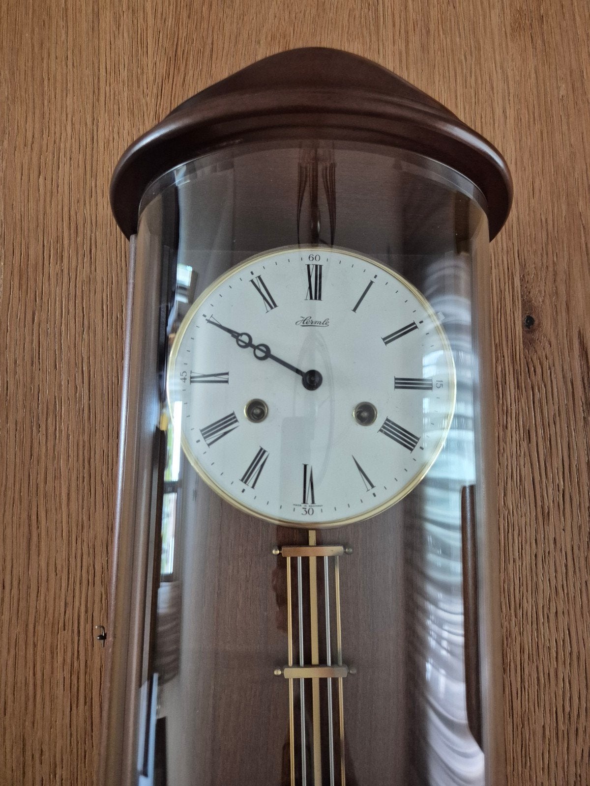 HERMLE wandklok regulateur notenhout met slagwerk z.g.a.n., Ophalen of Verzenden