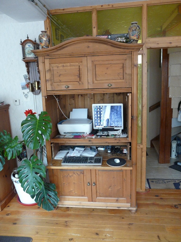 Computer kast van grenenhout., Huis en Inrichting, Kasten | Computermeubels, Ophalen, Gebruikt, 70 tot 120 cm, Klassiek