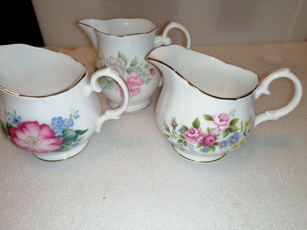Bone China porseleinen melkkannetjed 2x Duchess, Ophalen of Verzenden, Zo goed als nieuw, Porselein, Overige typen