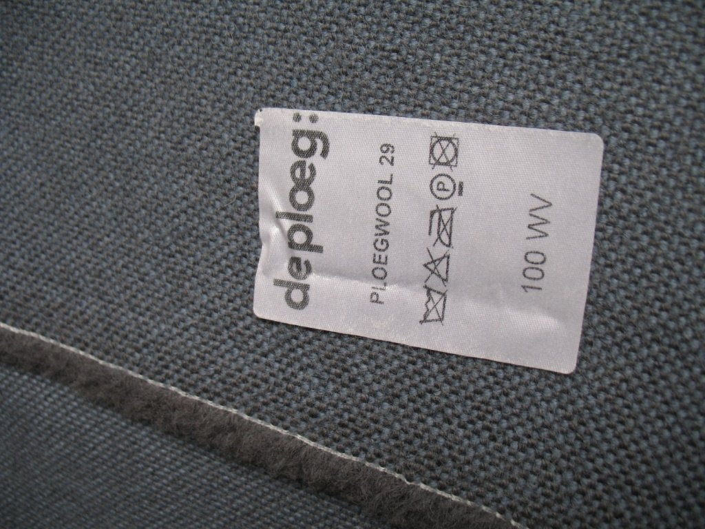 De Ploeg Ploegwool 29; zacht blauw; 2x restant meubelstof, Hobby en Vrije tijd, Stoffen en Lappen, Wol, Blauw, 120 cm of meer
