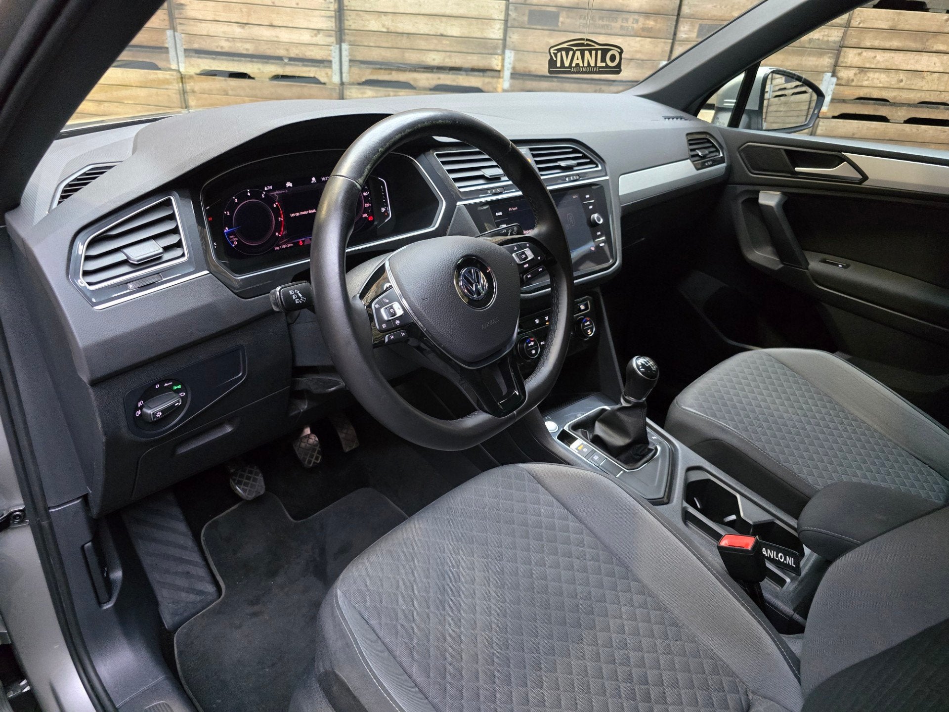Volkswagen Tiguan 1.5 TSI Comfortline Business R Line Navi V, Voorwielaandrijving, Automatische klimaatregeling, Stof, 4 cilinders