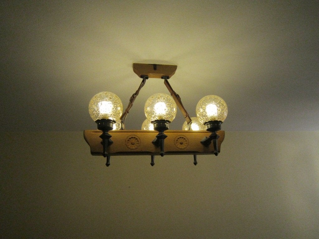Plafondlamp eiken met smedeijzer glazen zijn niet beschadigt, Ophalen of Verzenden, Gebruikt, Glas, E27 (groot)