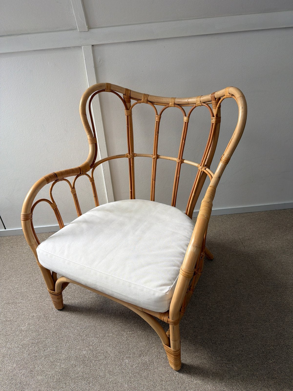 Rotan fauteuil met kussen, Huis en Inrichting, Ophalen, Zo goed als nieuw, 50 tot 75 cm, Riet of Rotan