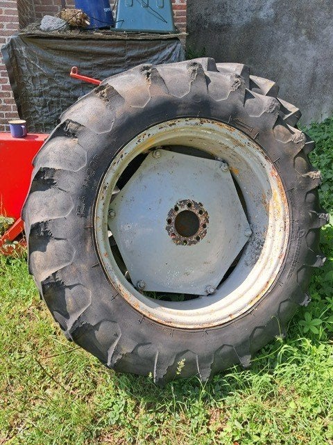 velgen en banden trekker 12,4x28  hobby MF en Renault V71, Ophalen, Gebruikt