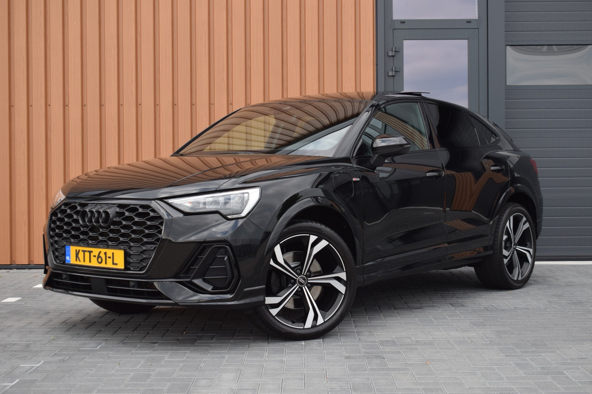 Audi Q3 Sportback 45 TFSI e S-line | Pano | Camera | Virtual, Auto's, Audi, Gebruikt, Leder en Stof, Zwart, Hybride Elektrisch/Benzine