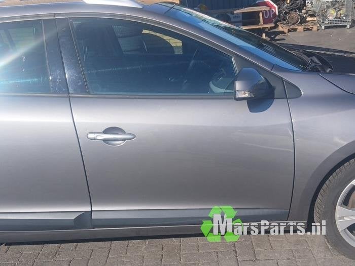 Portier 4Deurs rechts-voor van een Renault Megane