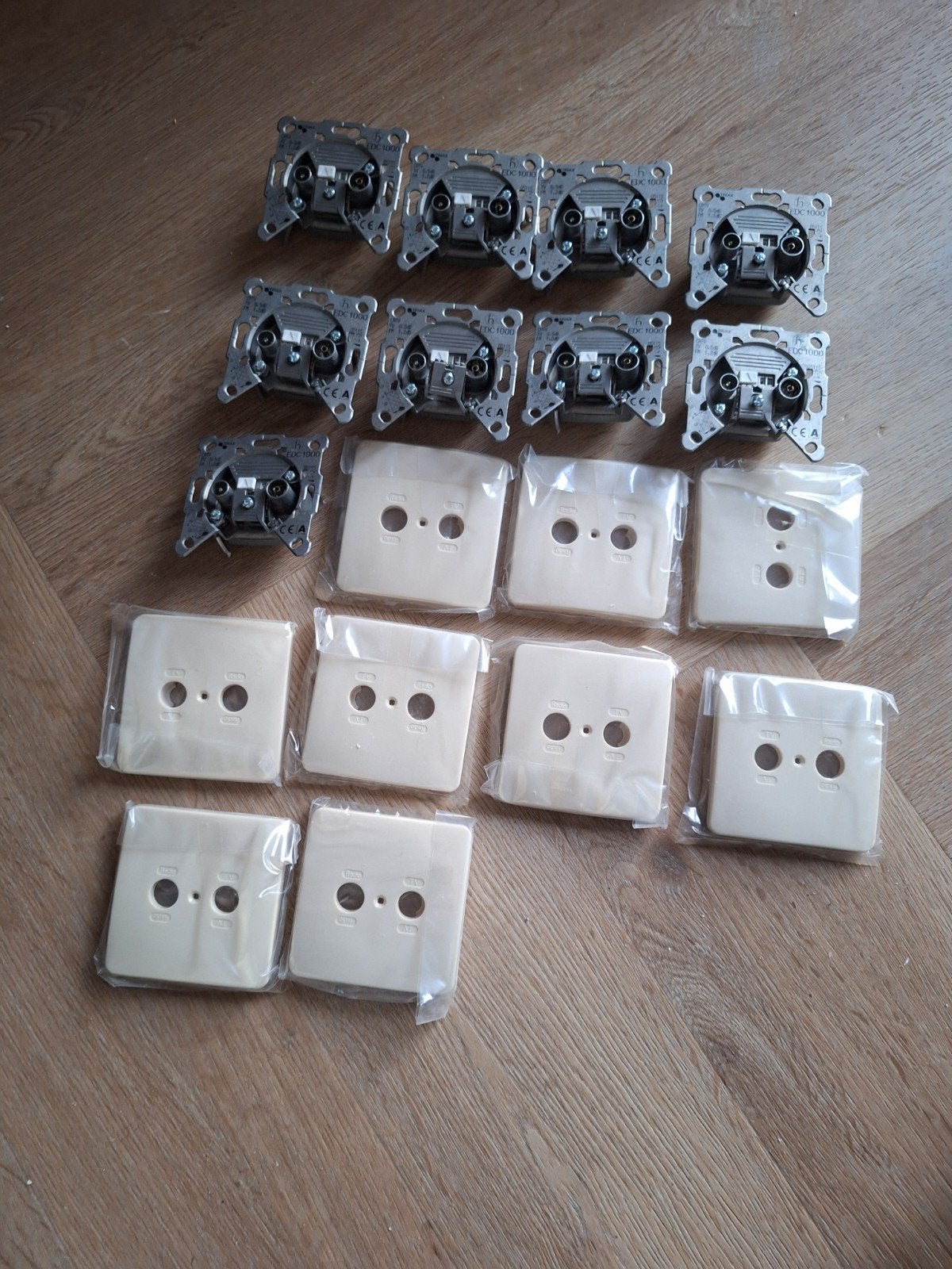 10x Hirschmann EDC-1000TV/FM/SATwandcontactdoos Nieuw!, Doe-het-zelf en Verbouw, Ophalen of Verzenden, Nieuw, Overige merken