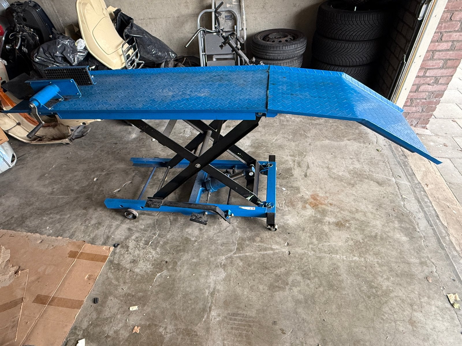 Degelijke Scooterbrug/ motorbrug 450KG, Ophalen, Zo goed als nieuw