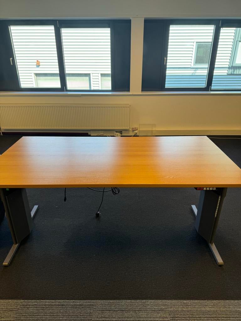 8x Elektrisch Verstelbaar Bureau - Goede Staat, Zakelijke goederen, Kantoor en Winkelinrichting | Kantoormeubilair en Inrichting