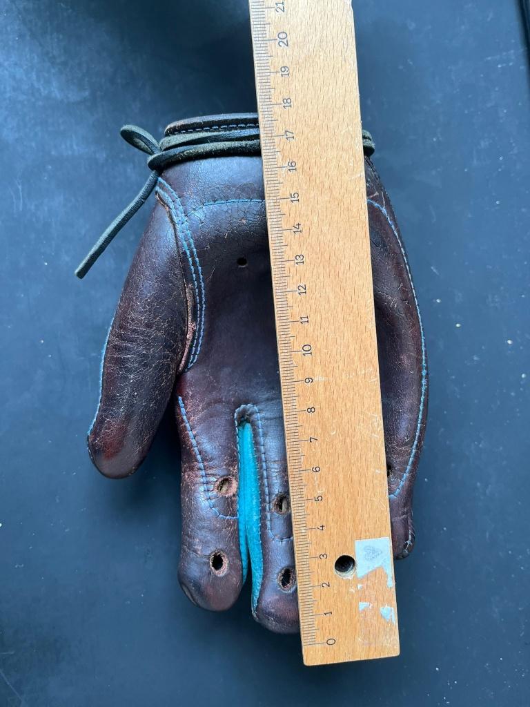 Gevraagd: KNKB kaatshandschoen Rechts  18,5 cm, Ophalen
