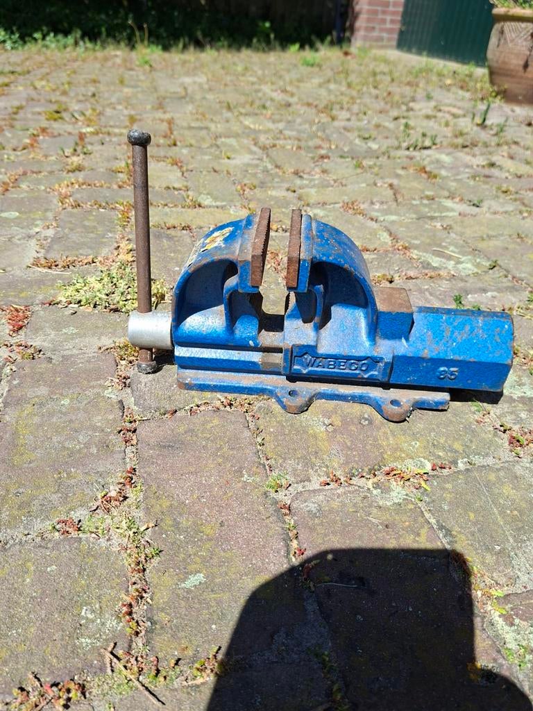 Stevige WABECO bankschroef - Blauw, gebruikt, Doe-het-zelf en Verbouw, Ophalen, Gebruikt