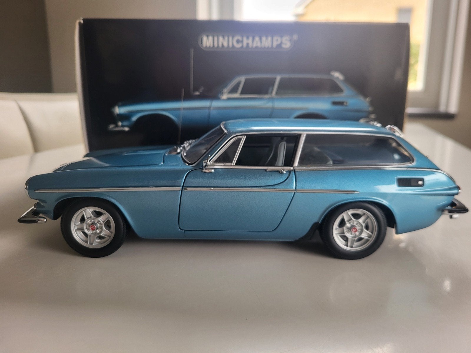 1:18 Minichamps Volvo P1800 ES, 1971, Hobby en Vrije tijd, Modelauto's | 1:18, BBR, Auto, Ophalen of Verzenden, Zo goed als nieuw