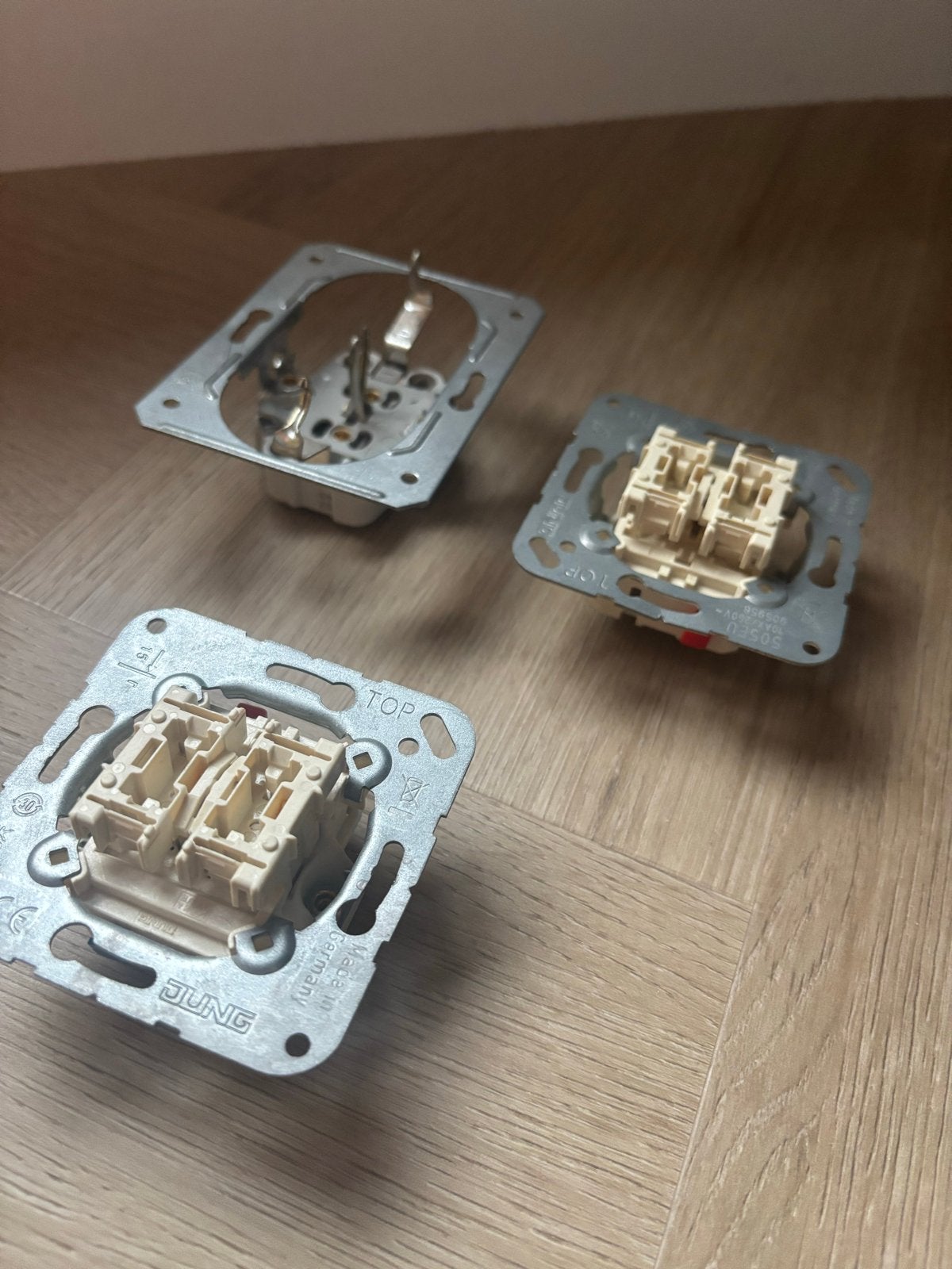 3x Jung inbouwmechanismen (schakelaars), Ophalen, Gebruikt, Jung, Schakelaar