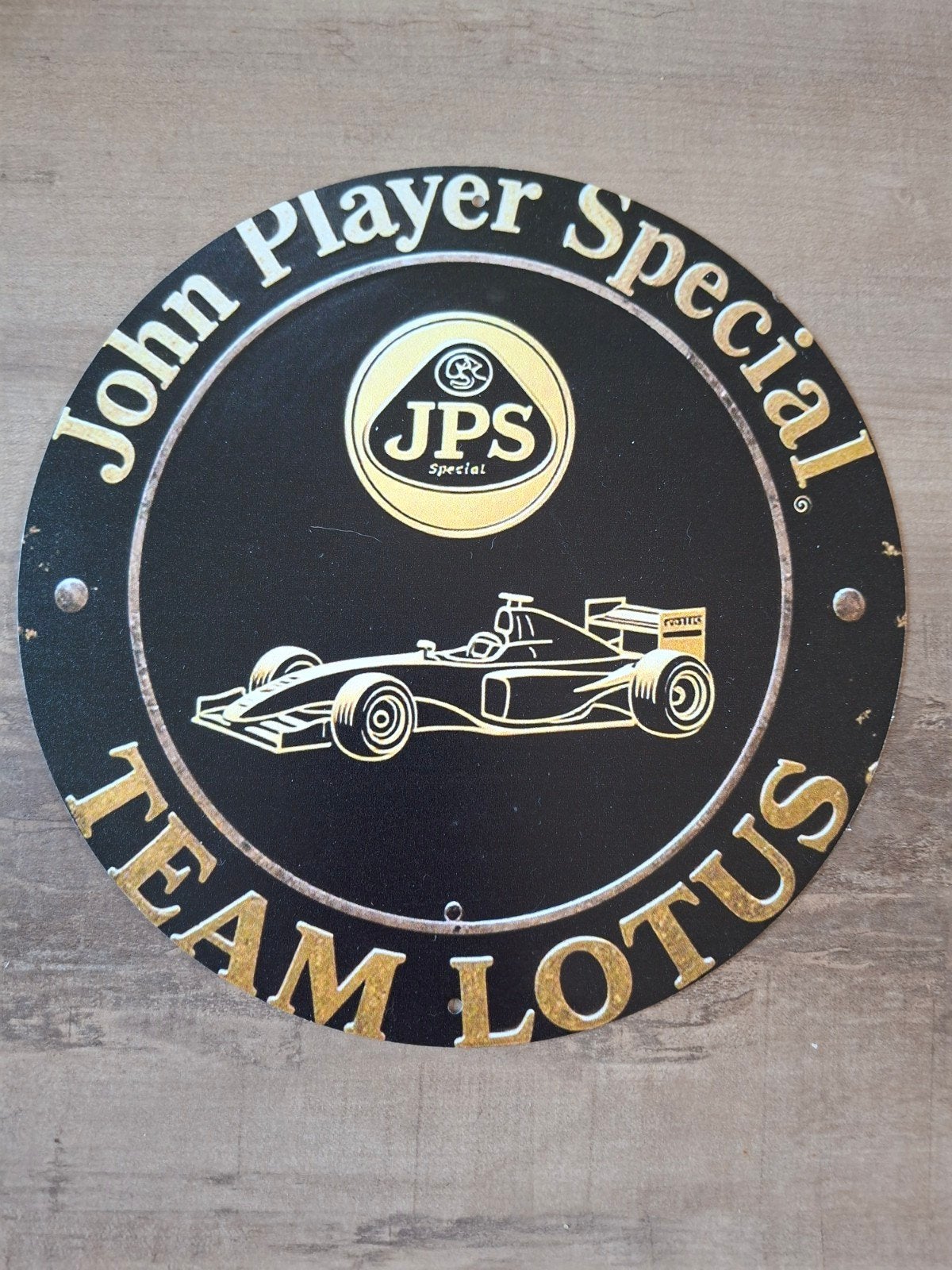 Metalen bord John Player Special Team Lotus F1 - 20 cm, Verzamelen, Ophalen of Verzenden, Gebruikt, Formule 1