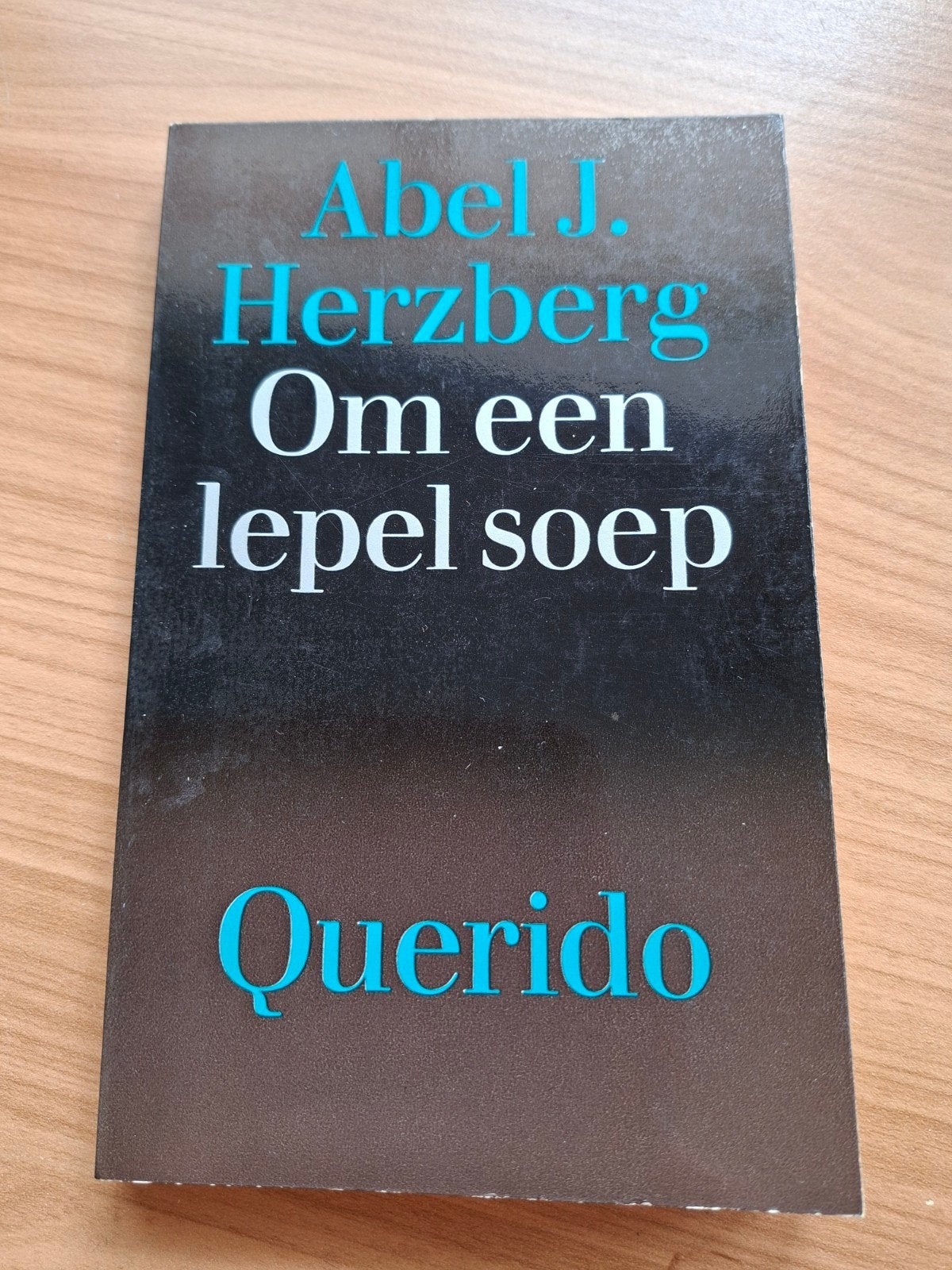 Abel J. Herberg - Om een lepel soep., Boeken, Ophalen of Verzenden, Zo goed als nieuw, Nederland