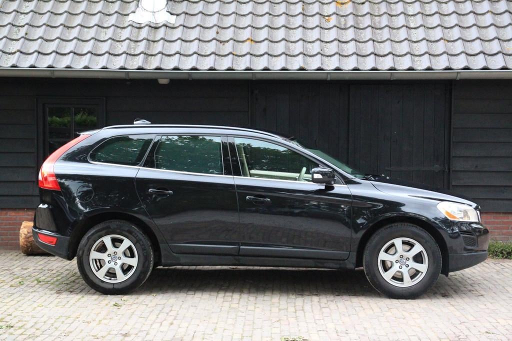 Volvo XC60 2.0 D3 Momentum 5 Cilinder/Leer/Parkkersensor/Tre, Auto's, Volvo, Voorwielaandrijving, Euro 5, Beige, 1984 cc