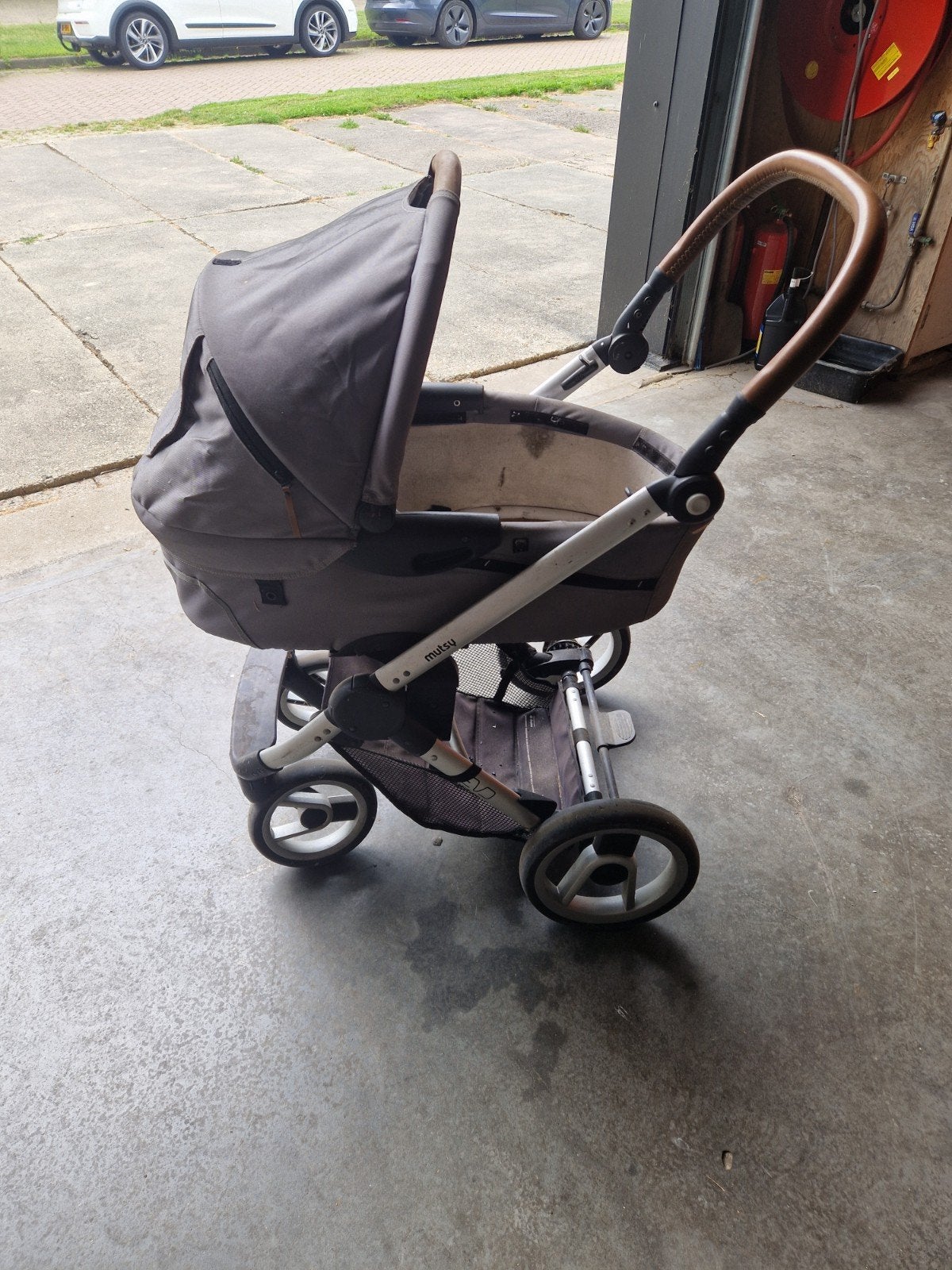 Kinderwagen voor folders of kranten, Gebruikt, Mutsy, Verstelbare duwstang, Ophalen