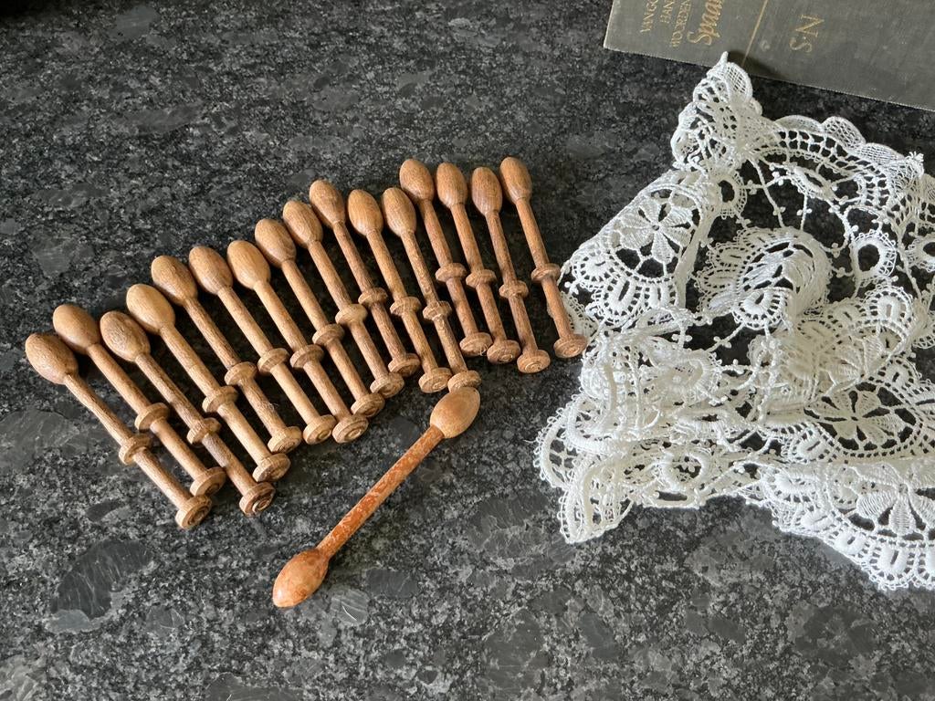 Antieke kantklossen, Ophalen