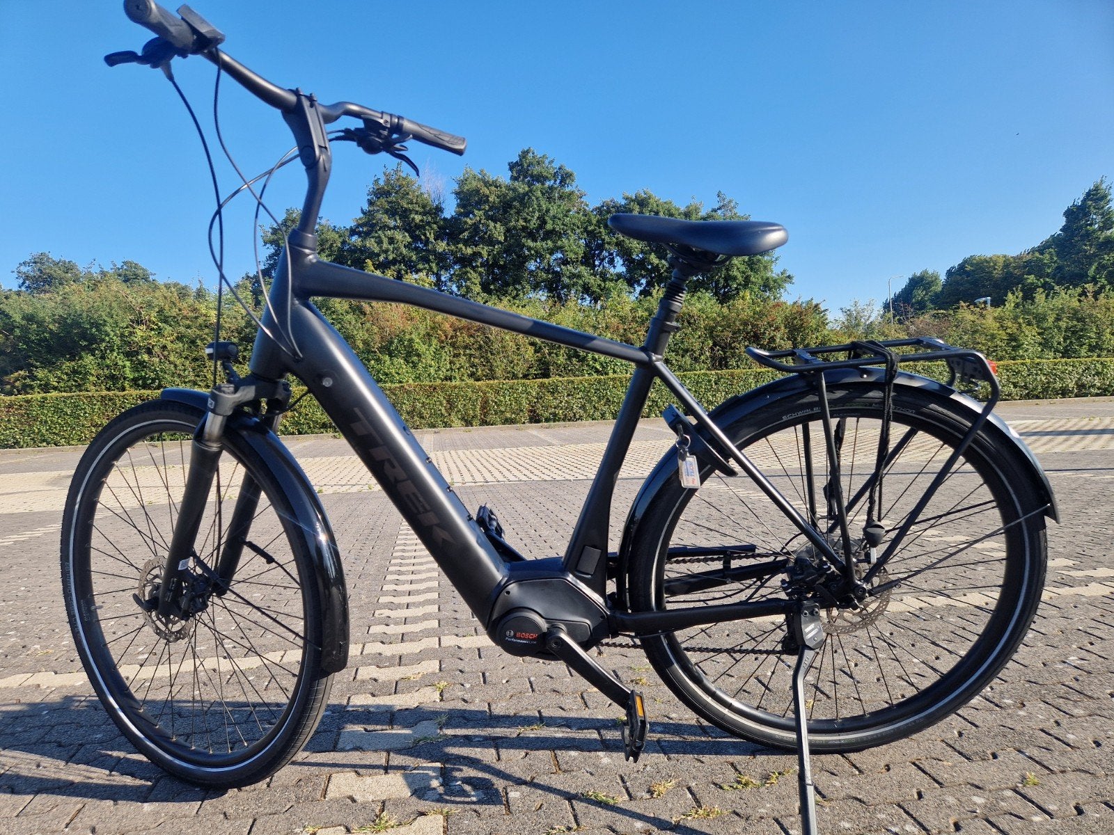 ELEKTRISCHE FIETS TREK DISTRICT +6(PERFORMANCE BOSCH MOTOR), Fietsen en Brommers, Fietsen | Heren | Sportfietsen en Toerfietsen