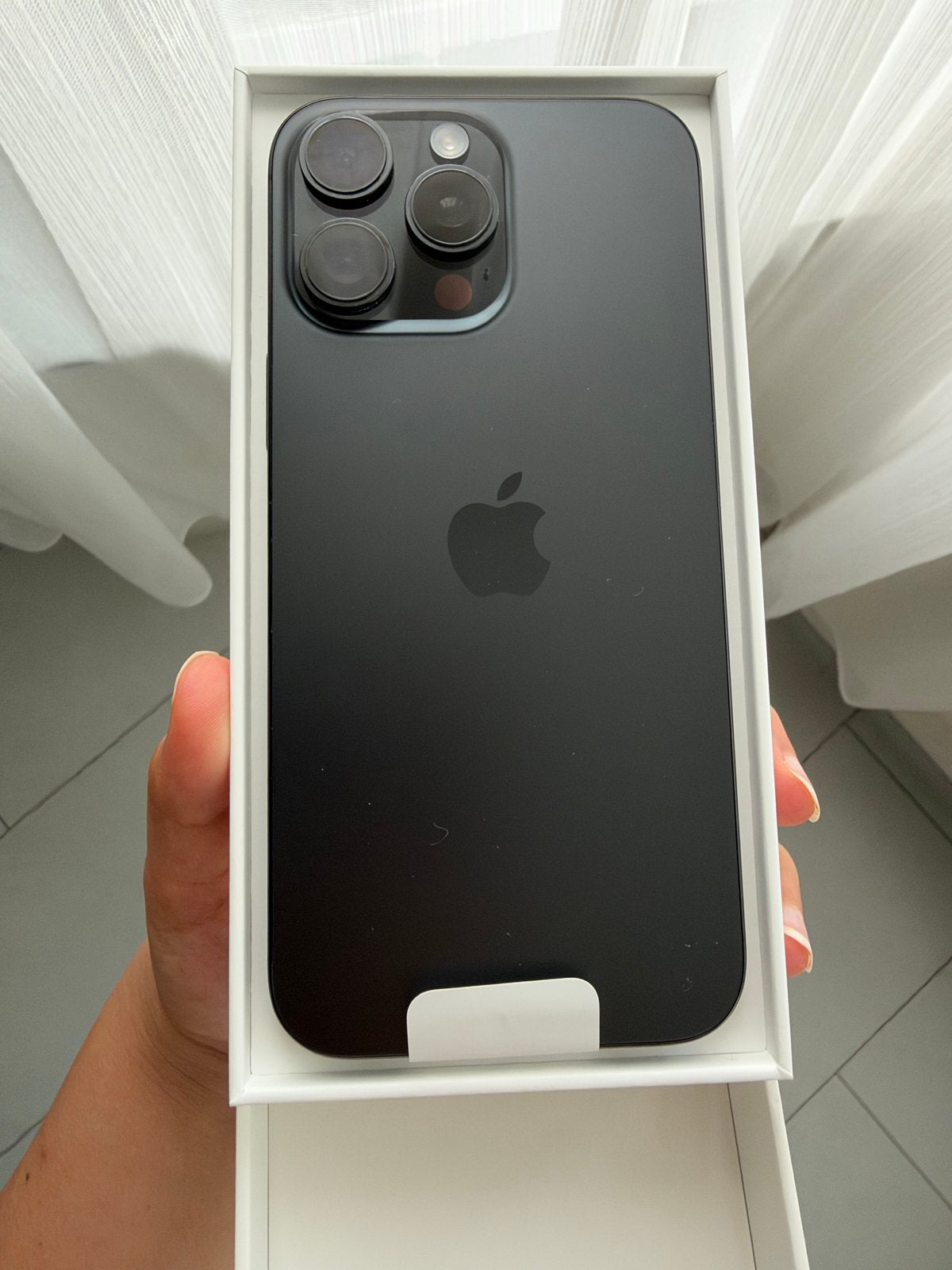 Foto 7 van Apple iPhone 16 Pro Max 256GB Zwart - Zo goed als nieuw