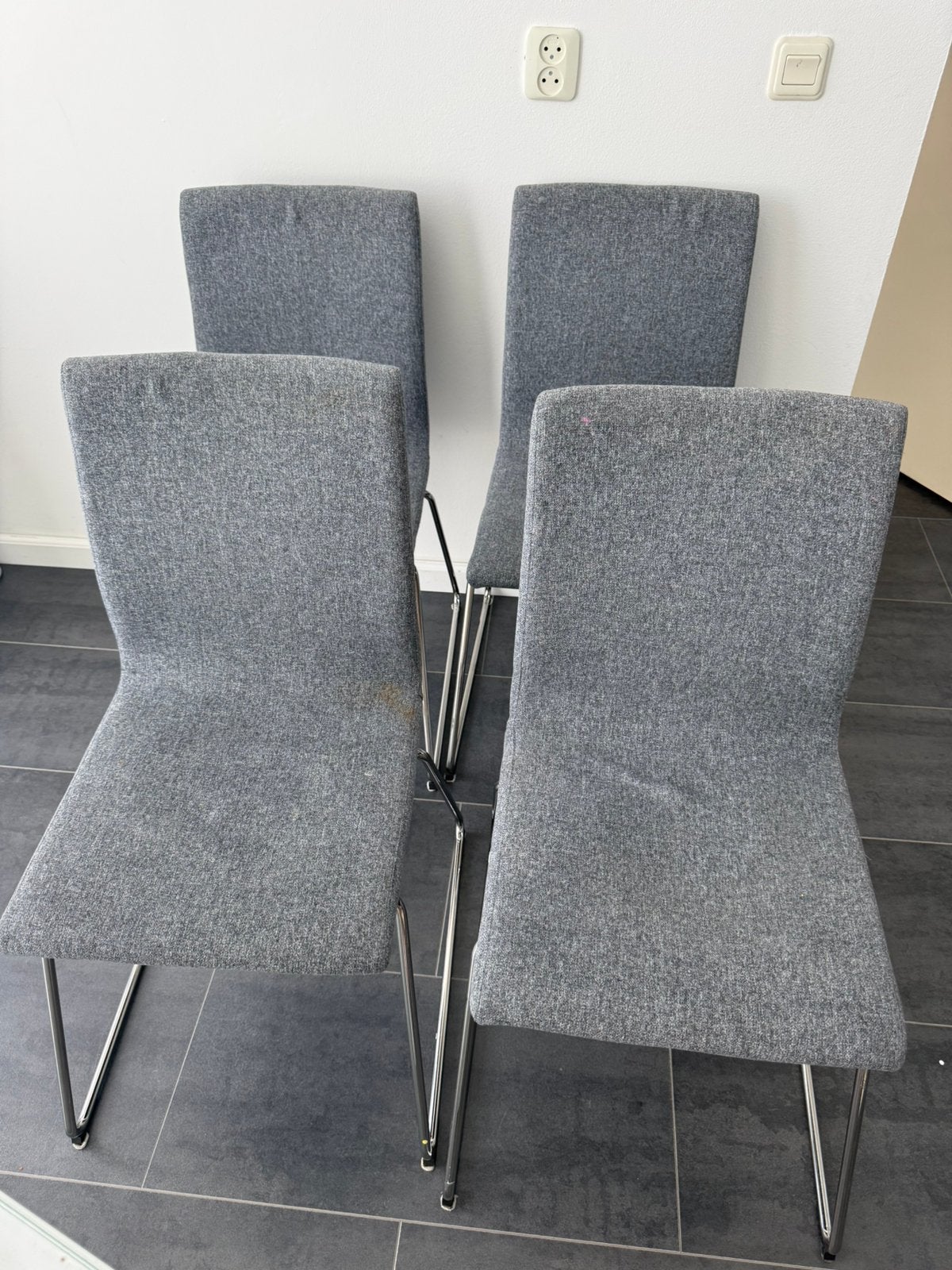 4 IKEA LILLÅNÄS eetkamerstoelen – grijs – €15, Huis en Inrichting, Stoelen, Ophalen, Zo goed als nieuw, Vier, Stof