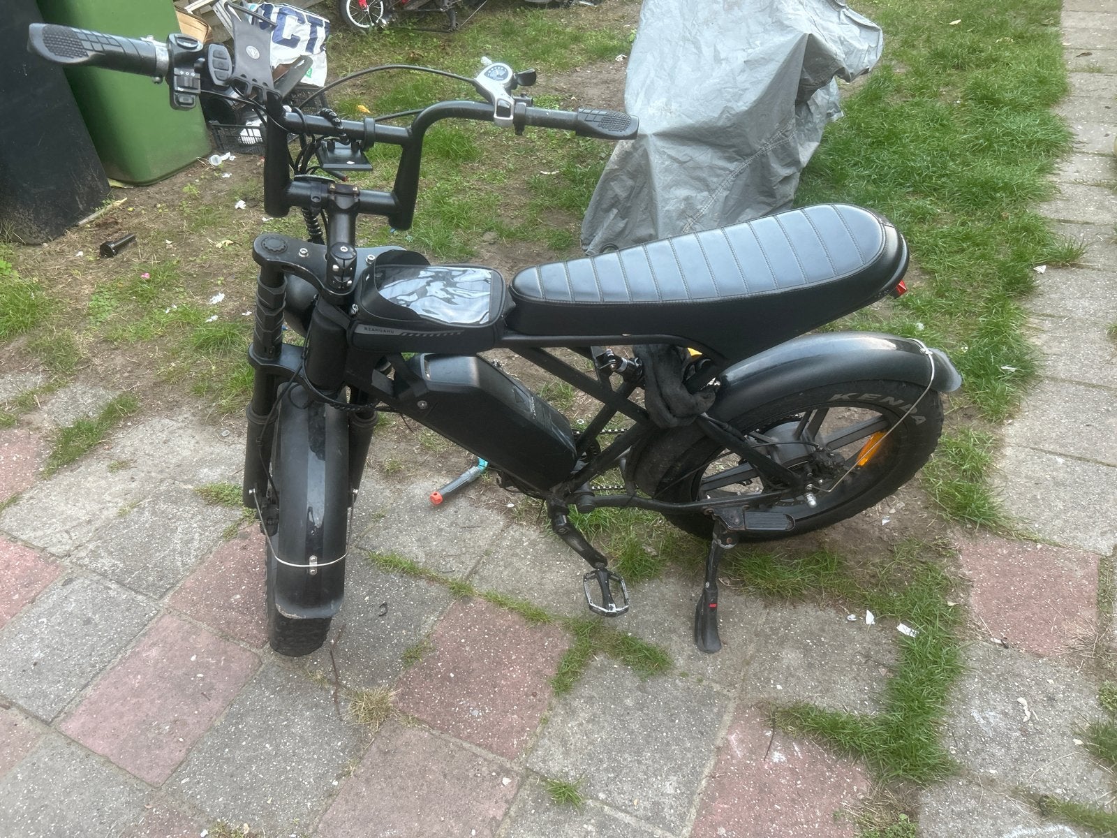 Stoere zwarte e-bike met dikke banden, Fietsen en Brommers, Gebruikt, 51 tot 55 cm, 30 tot 50 km per accu, Ophalen