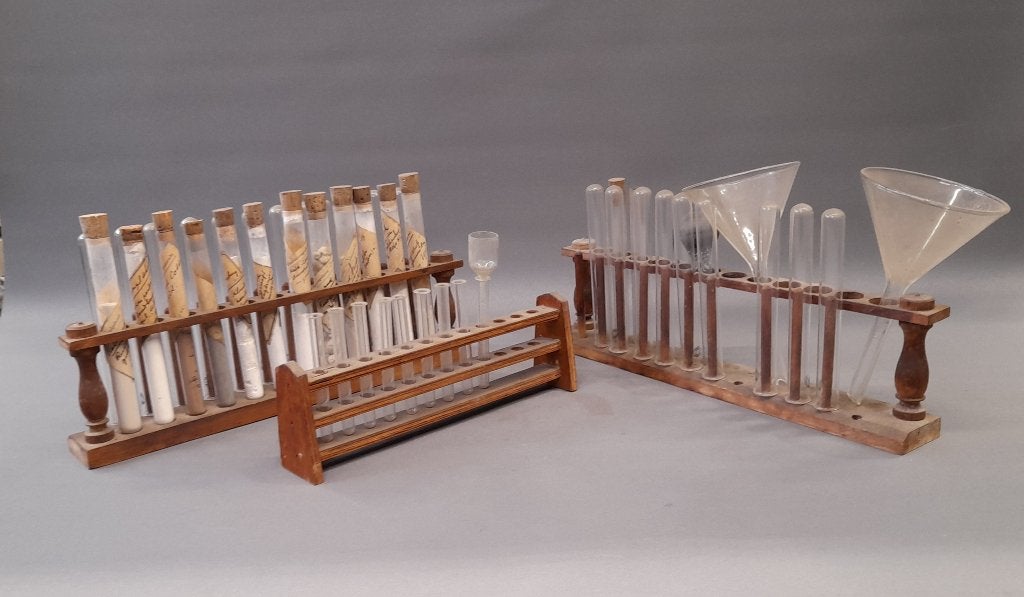 Mooi antiek laboratorium set reageerbuis rekje, Antiek en Kunst, Curiosa en Brocante, Ophalen of Verzenden