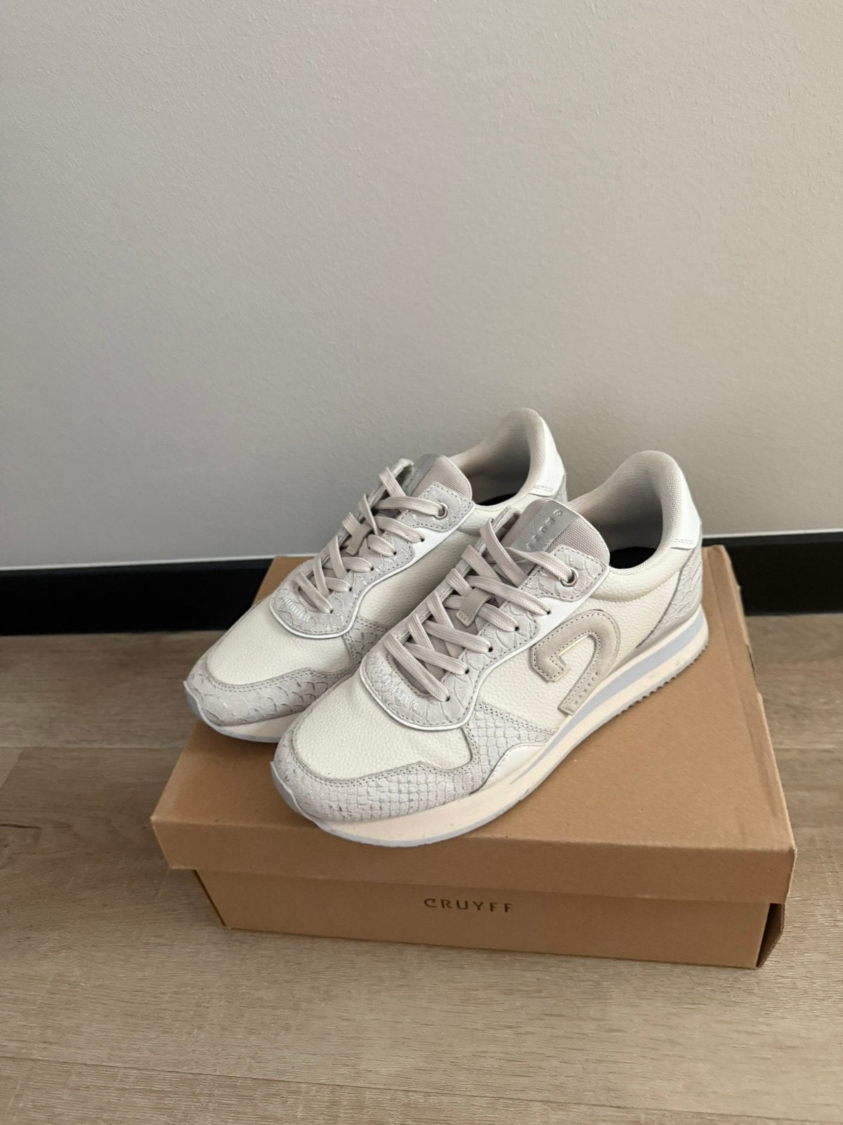Mooie. Off white sneakers van Cruyff maat 40, Wit, Nieuw, Ophalen of Verzenden, Sneakers of Gympen